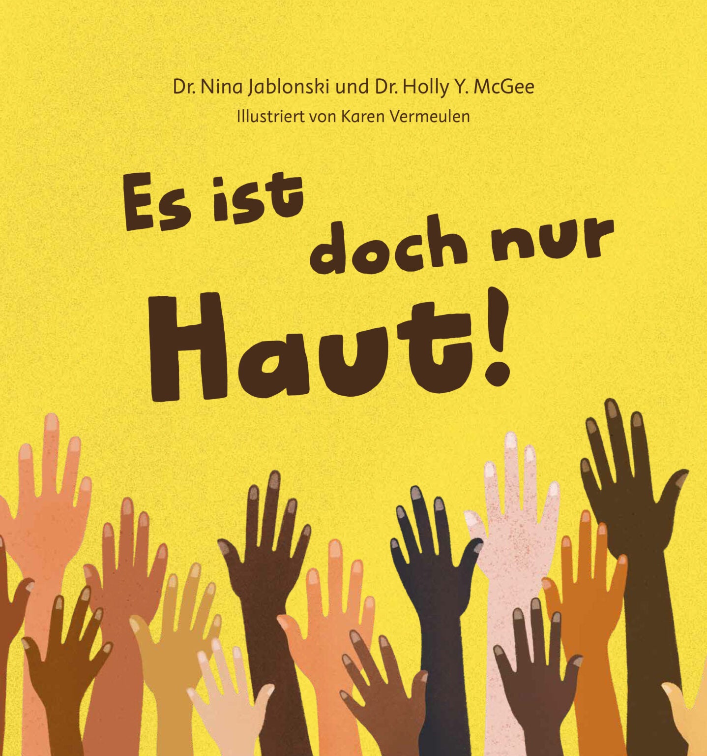 Cover des Kinderbuchs über Vielfalt "Es ist doch nur Haut!". Zu sehen sind illustrierte Hände unterschiedlicher Hautfarbe, die von unten ins Bild greifen.