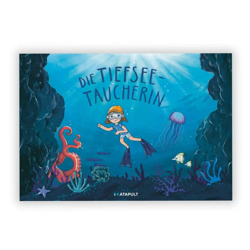 Cover des Kinderbuchs "Die Tiefseetaucherin" zeigt die Illustration eines Mädchens unter Wasser. Um sie herum schwimmen Meerestiere.