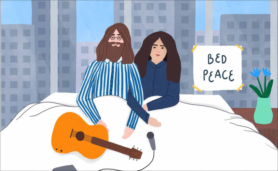 Seite aus dem Bilderbuch über "John Lennon" zeigt eine Illustration von John Lennon und Yoko Ono im Bett mit Gitarre und Mikrofon.