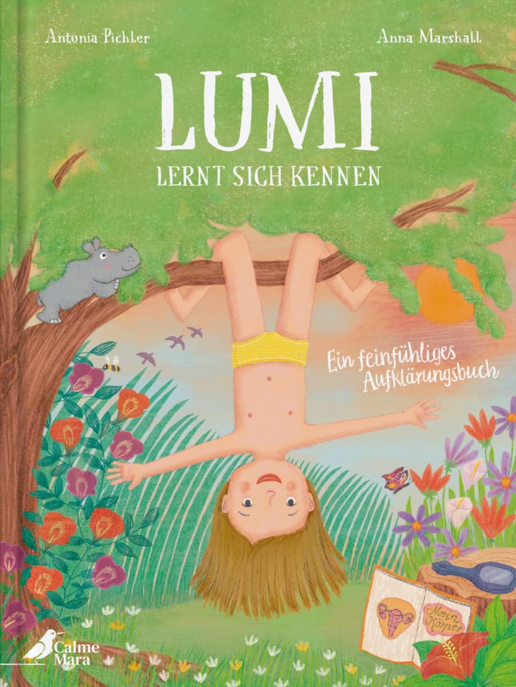 Cover des Aufklärungsbuchs "Lumi lernt sich kennen". Die Illustration zeigt ein Mädchen, das nur eine Unterhose trägt und kopfüber vom Ast baumelt.
