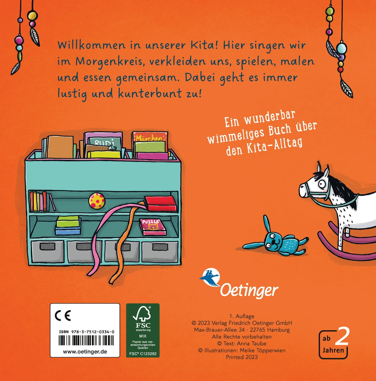 Rückseite des Kinderbuchs "Was machst du heute in der Kita?". Illustriert wird ein Spielzeugregal und ein Schaukelpferd dargestellt.